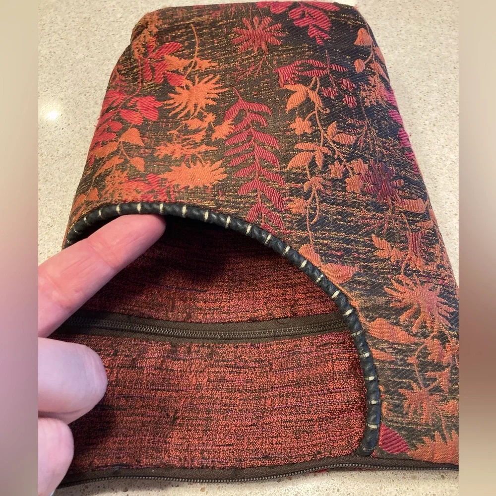 Red and Orange Crossbody Bag with Floral Pattern - Picture 10 of 13